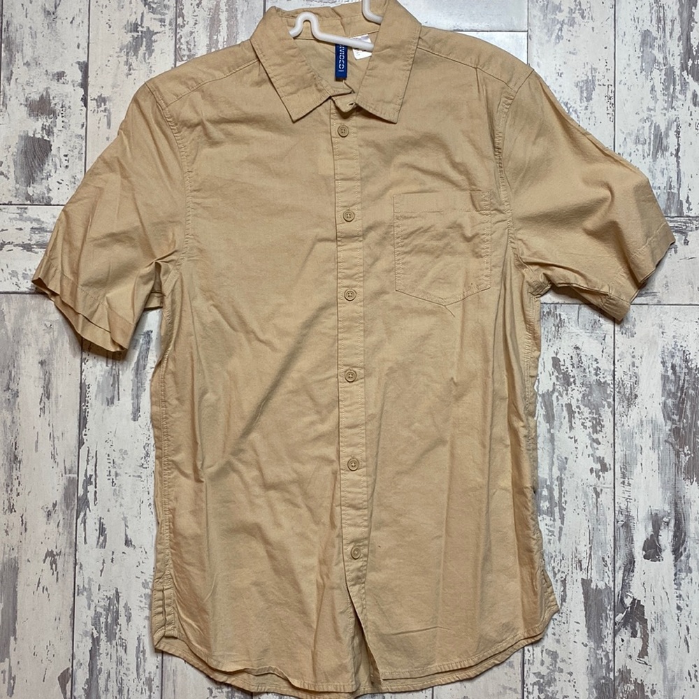 H&M Divided shirtsleeve button down